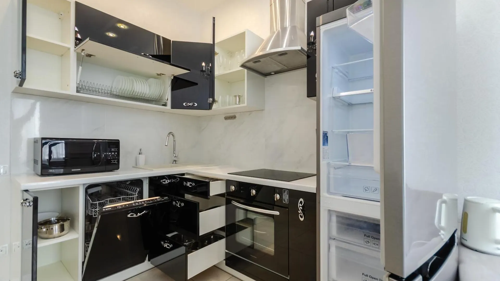 Petrovdom Apartments 12-214 In Rc Central Park, 7 John Mccain Street Kijev 0*,