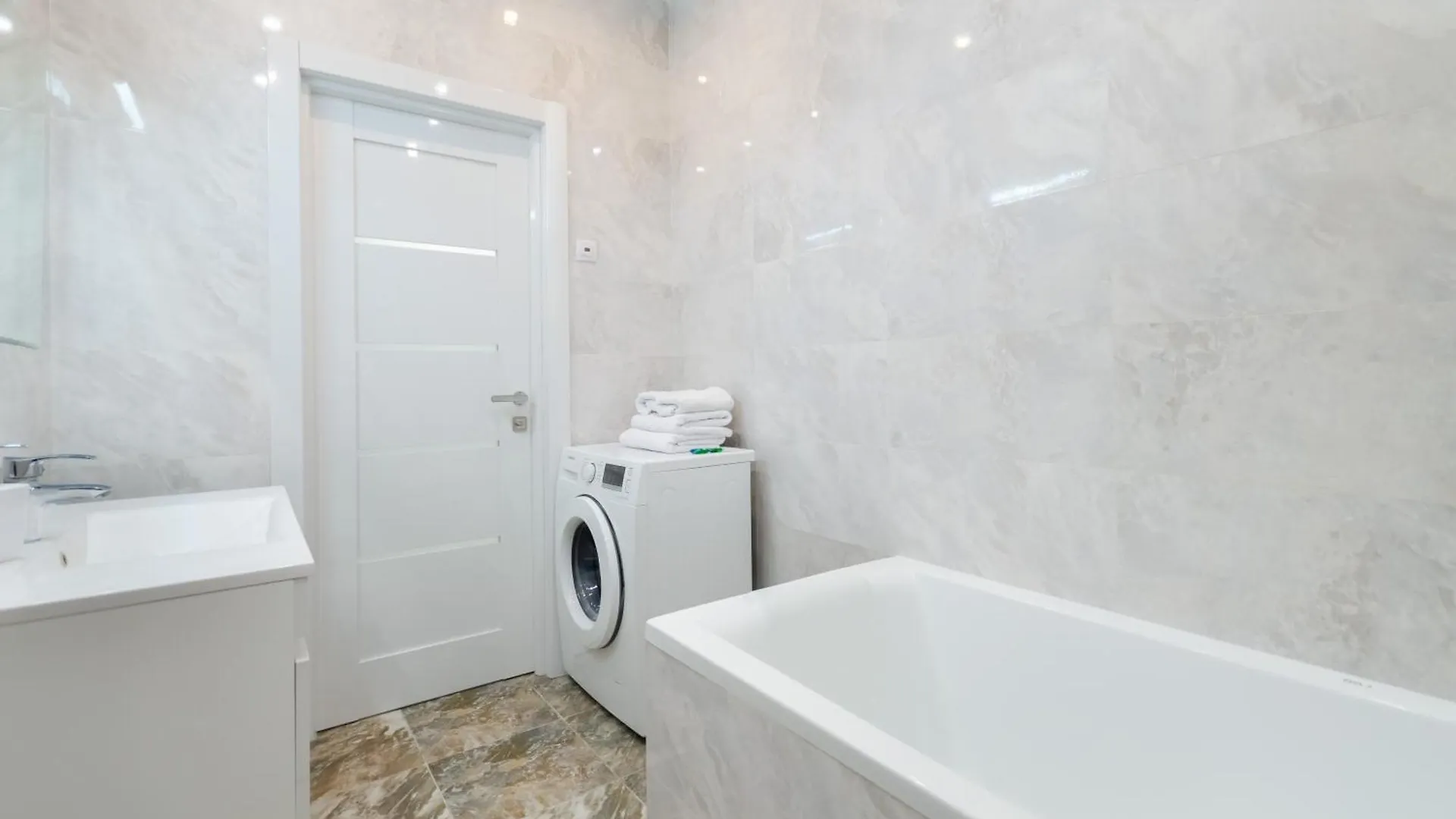 Petrovdom Apartments 12-214 In Rc Central Park, 7 John Mccain Street Kiev