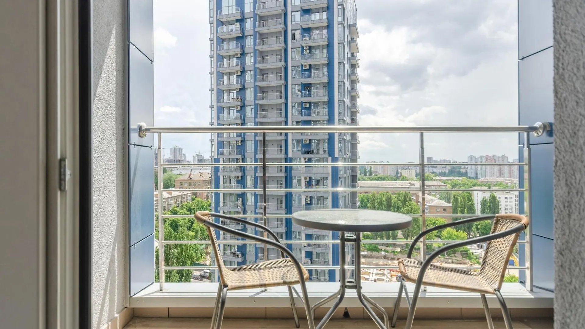 Petrovdom Apartments 12-214 In Rc Central Park, 7 John Mccain Street Kiev