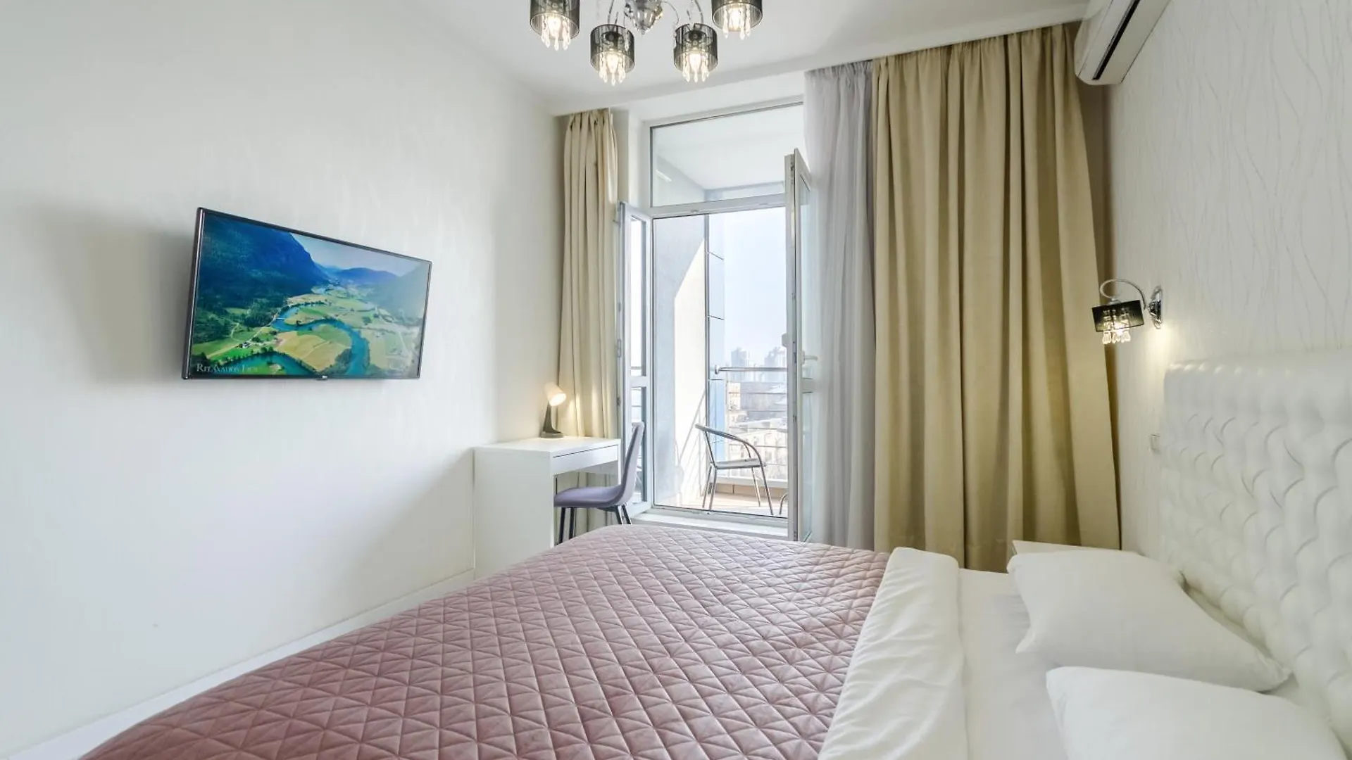 Petrovdom Apartments 12-214 In Rc Central Park, 7 John Mccain Street Kiev