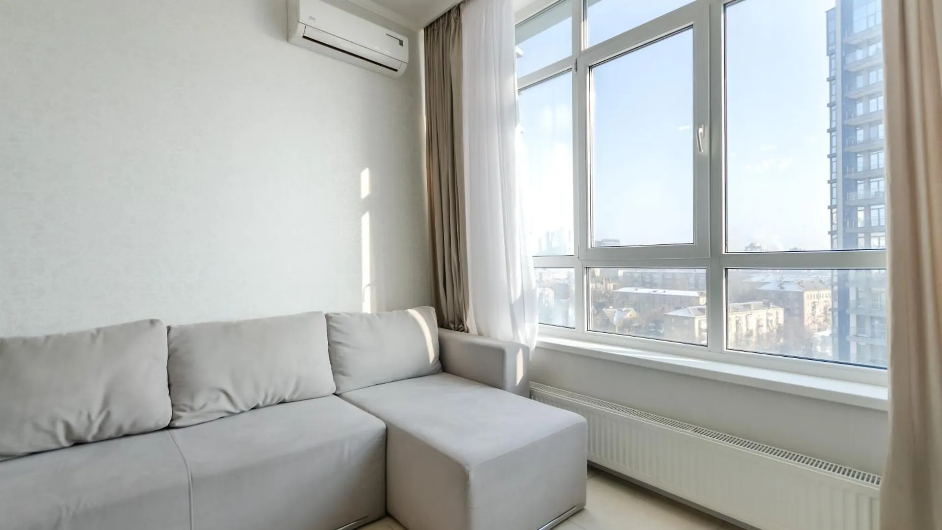 Petrovdom Apartments 12-214 In Rc Central Park, 7 John Mccain Street Kiev